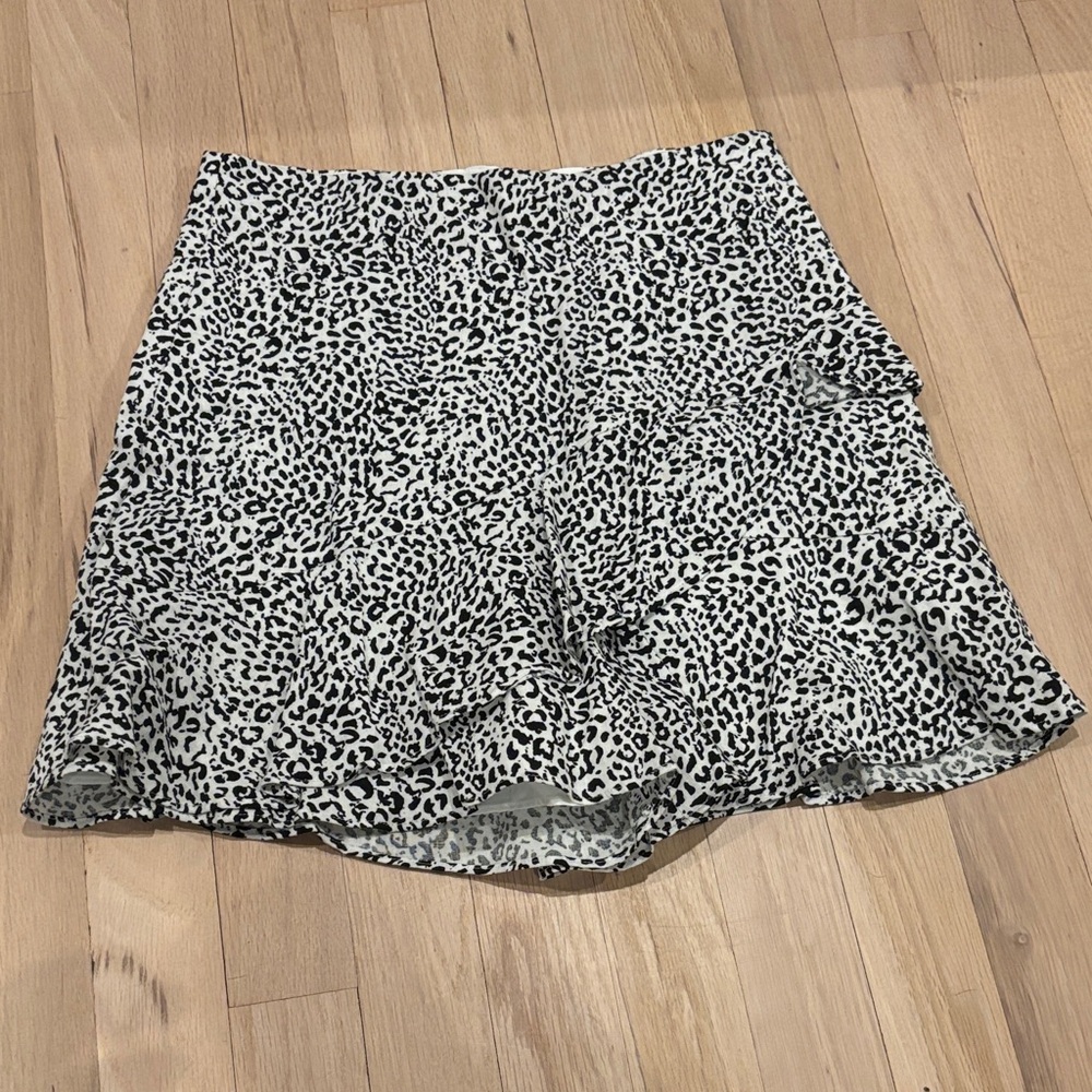 Express Animal Print skort in Black and White